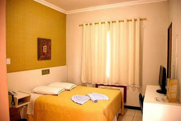 Santa Mônica Palace Hotel Corumbá Esterno foto
