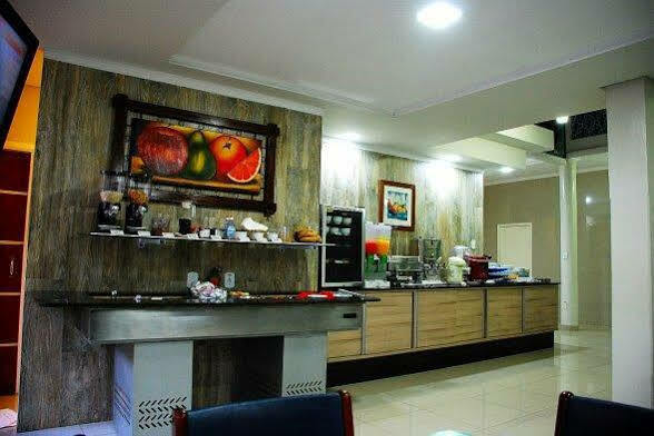 Santa Mônica Palace Hotel Corumbá Esterno foto